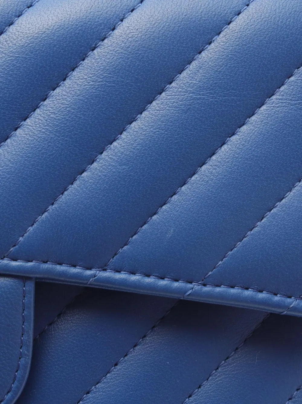 Pre-OwnedCHANEL Pre-Owned2019 Chevron V-stitch shoulder bag