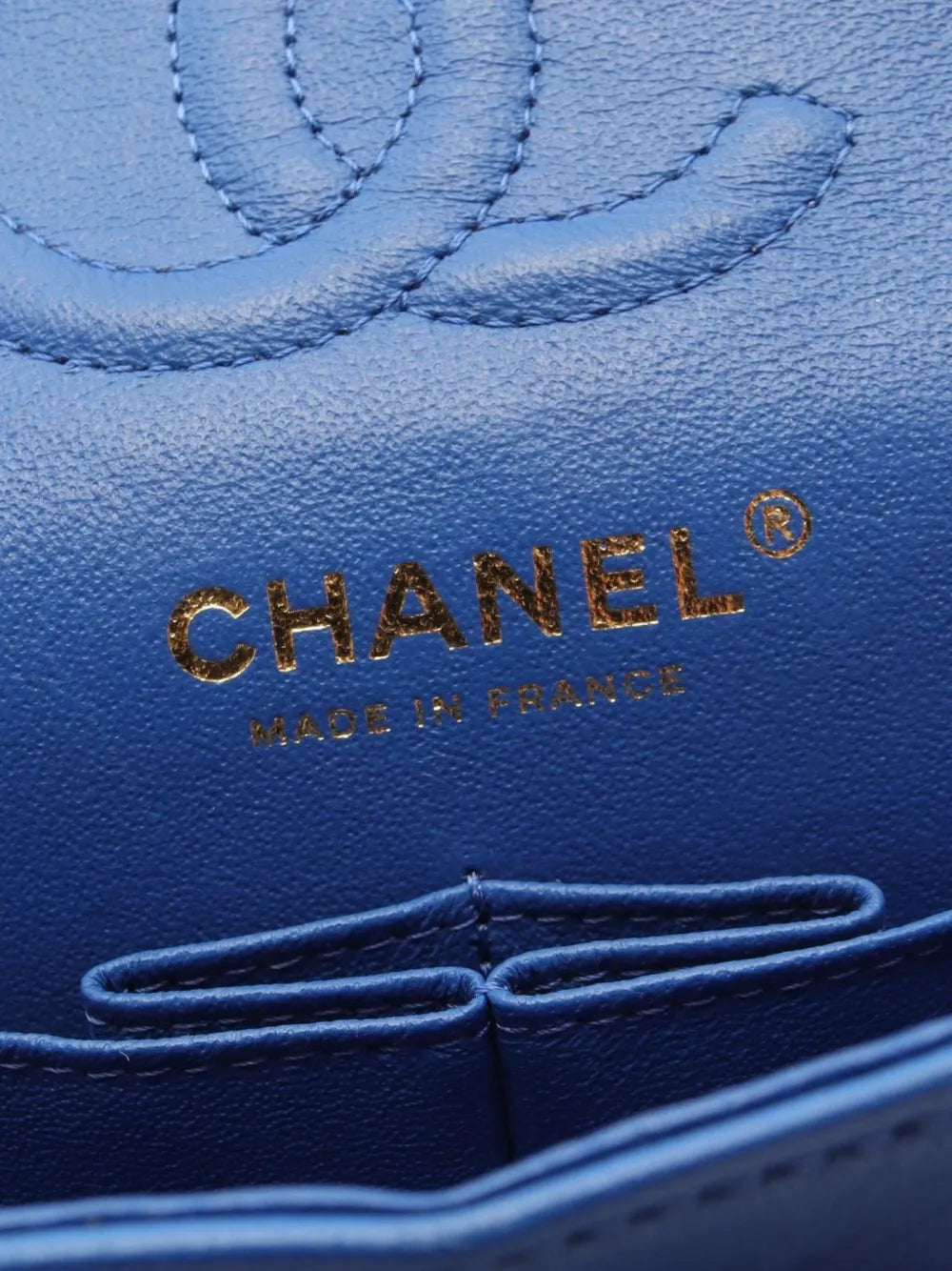 Pre-OwnedCHANEL Pre-Owned2019 Chevron V-stitch shoulder bag
