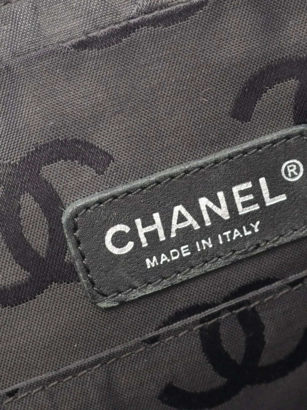 Pre-OwnedCHANEL Pre-Owned2003-2004 Cambon Line handbag