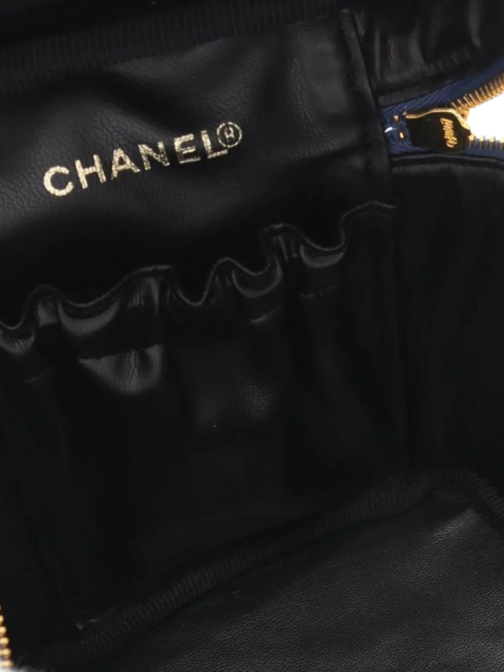 Pre-OwnedCHANEL Pre-Owned1996-1997 Coco Mark vanity handbag