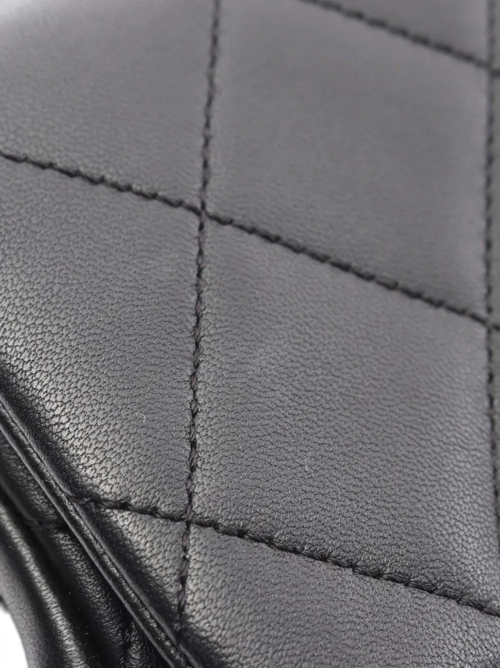 Pre-OwnedCHANEL Pre-Owned2019 Matelassé small shoulder bag