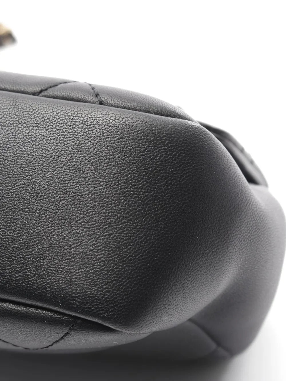 Pre-OwnedCHANEL Pre-Owned2019 Matelassé small shoulder bag