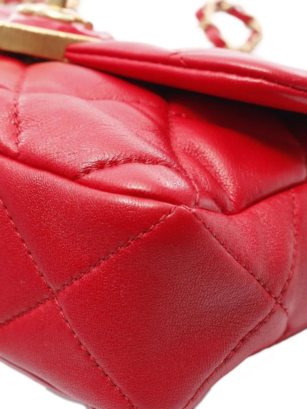 Pre-OwnedCHANEL Pre-Owned2010s matelassheart lock shoulder bag
