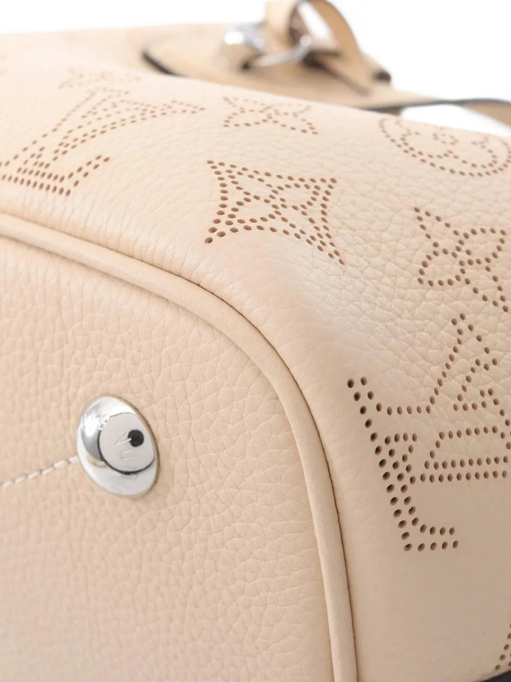 Pre-OwnedLouis Vuitton Pre-Owned2021 Blossom PM Mahina Perforated Leather tote bag