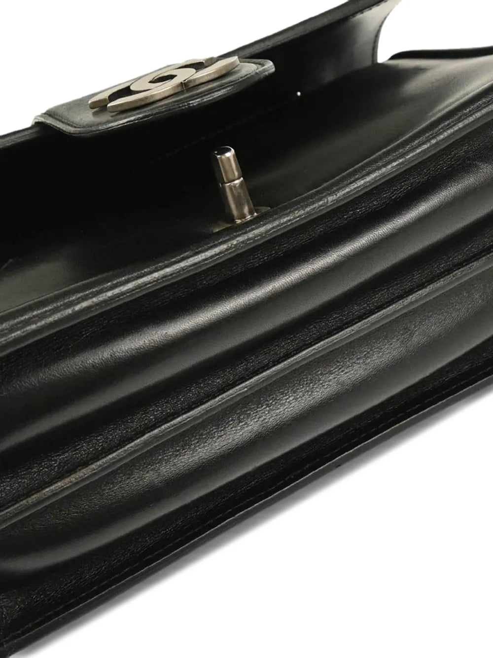 Pre-OwnedCHANEL Pre-Owned2006 lambskin flap chain shoulder bag