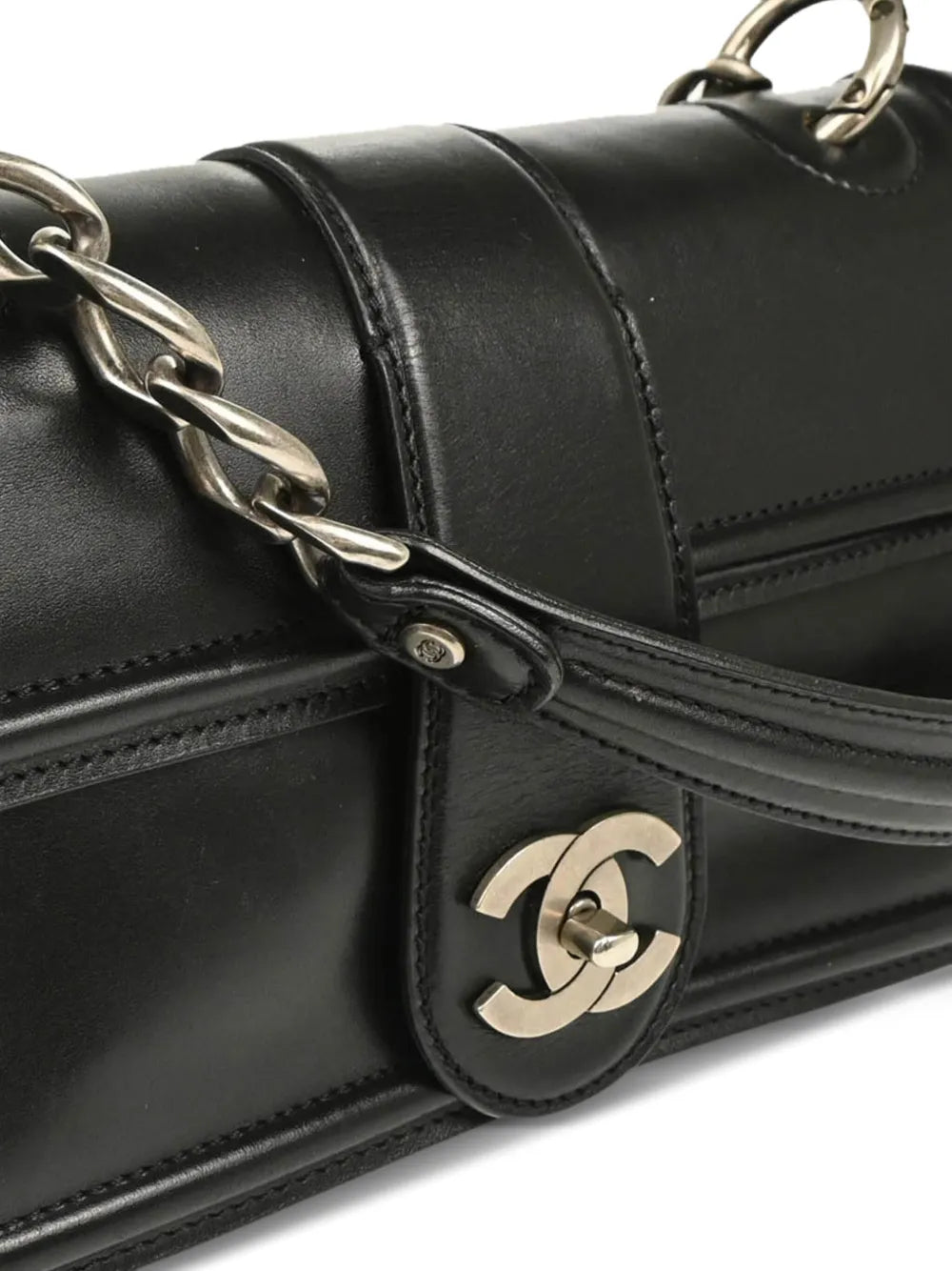 Pre-OwnedCHANEL Pre-Owned2006 lambskin flap chain shoulder bag