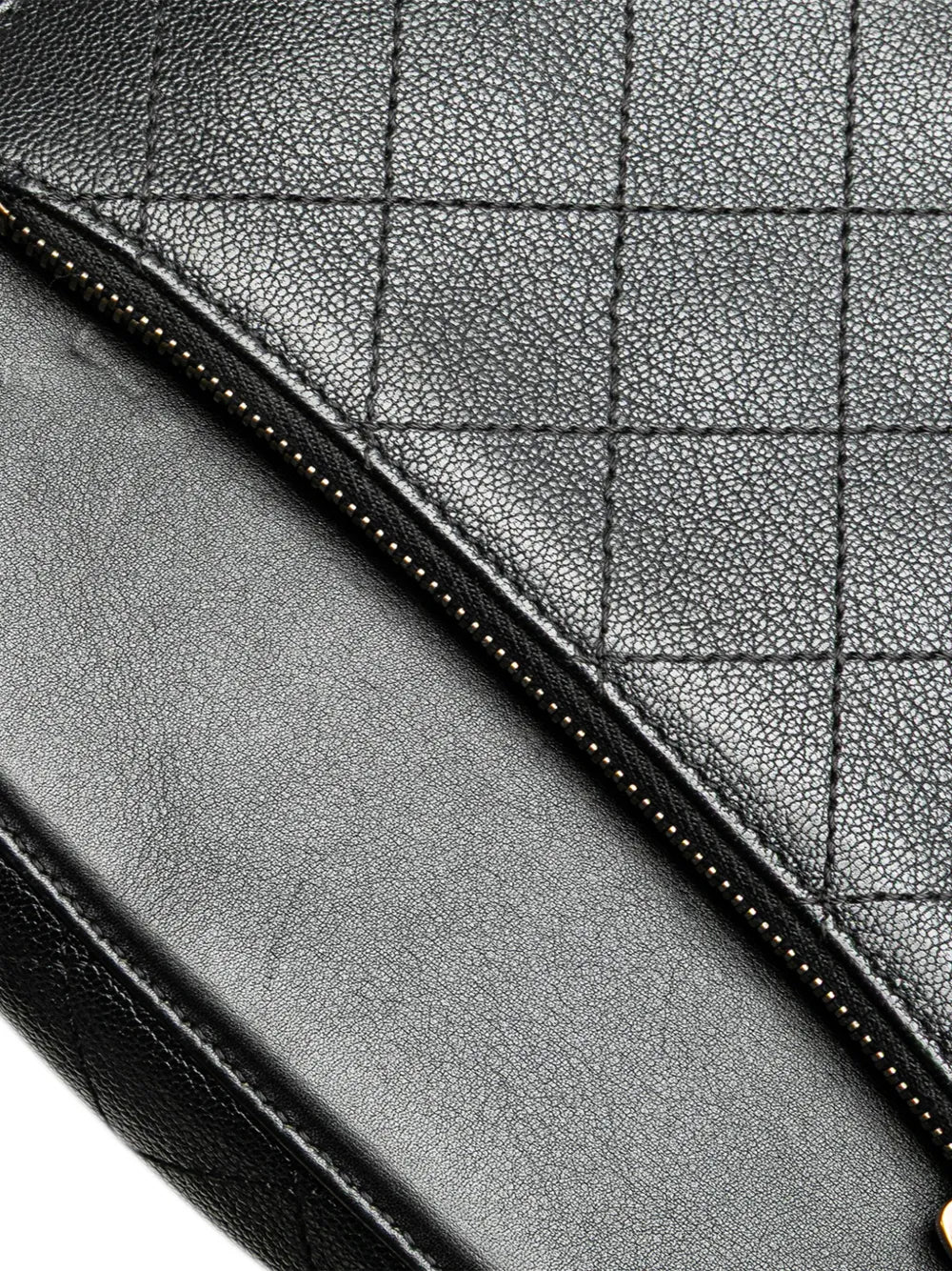 Pre-OwnedCHANEL Pre-Owned2016-2017 Goatskin and Quilted Calfskin Coco Curve Case vanity bag