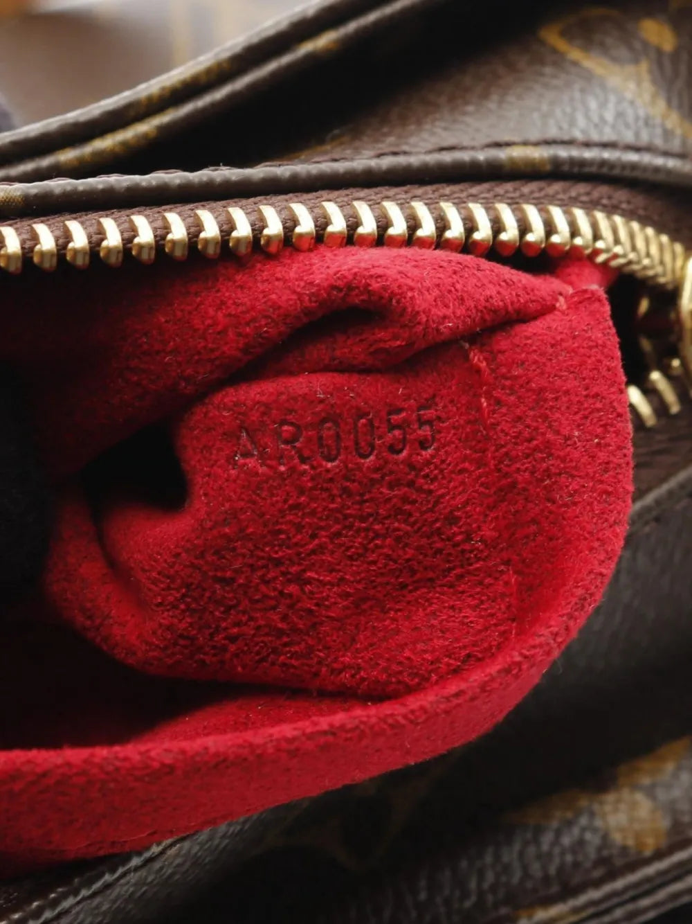 Pre-OwnedLouis Vuitton Pre-Owned2005 Vivacite MM zip shoulder bag
