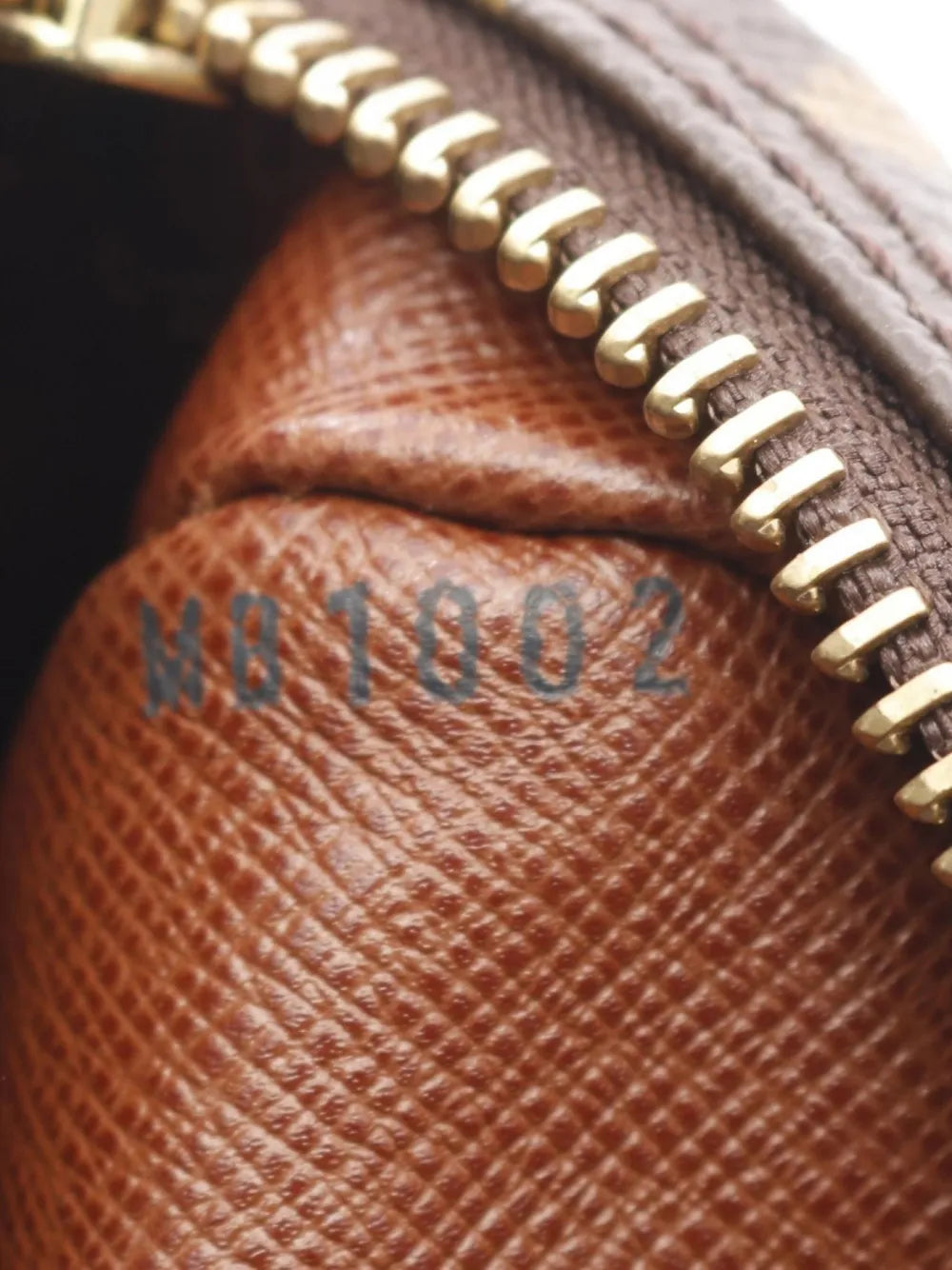Pre-OwnedLouis Vuitton Pre-Owned2002 Trocadero 27 shoulder bag