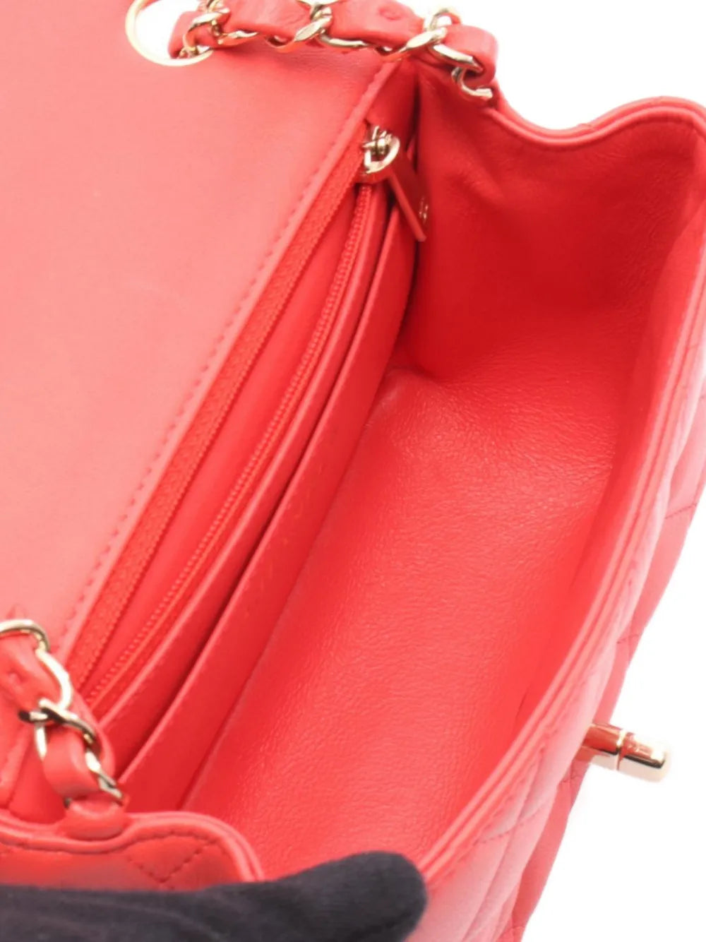 Pre-OwnedCHANEL Pre-Owned2021-2022 mini quilted shoulder bag