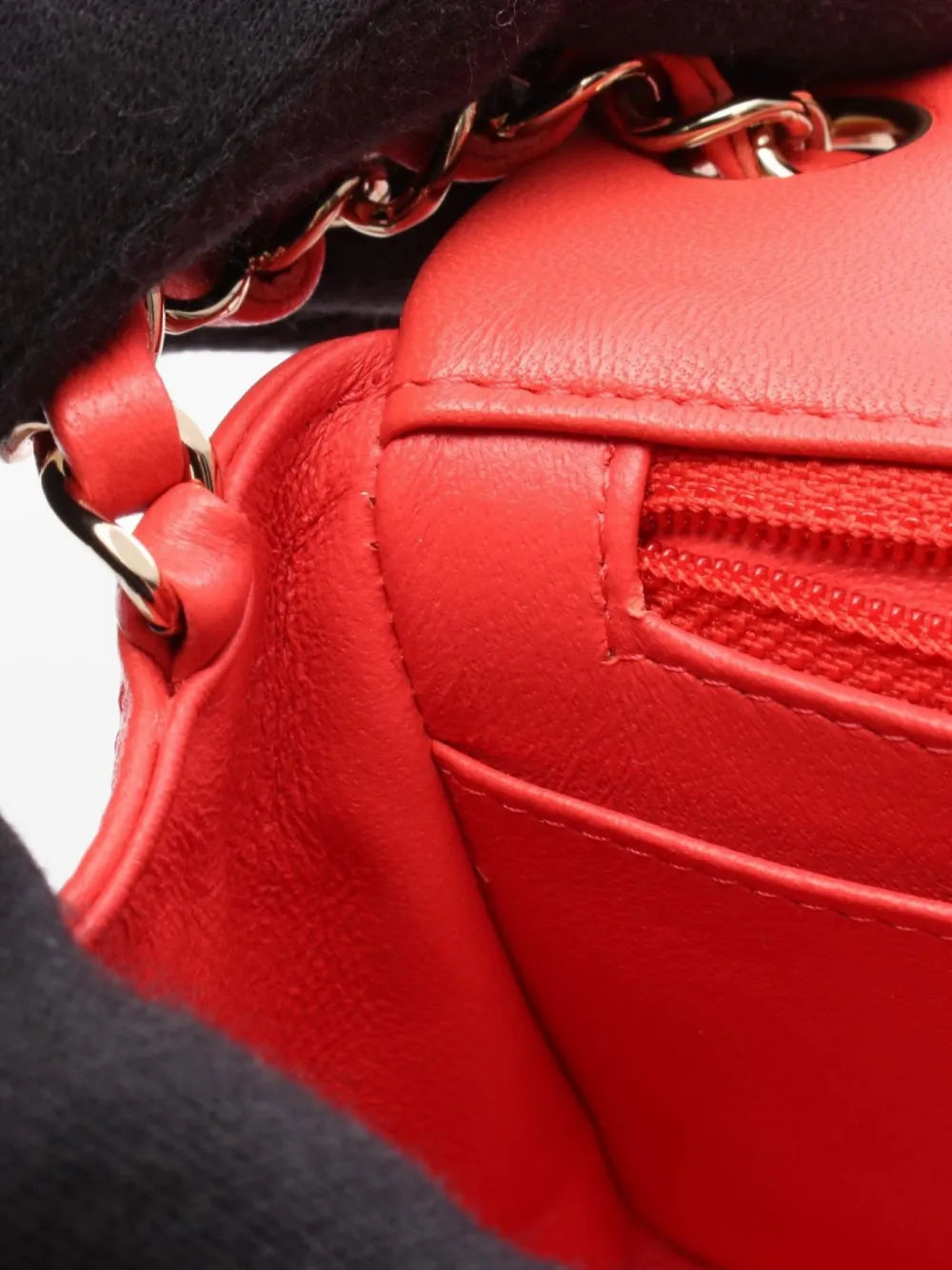 Pre-OwnedCHANEL Pre-Owned2021-2022 mini quilted shoulder bag