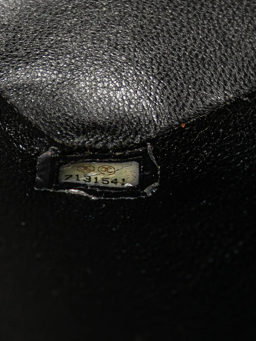Pre-OwnedCHANEL Pre-Owned2002-2003 Caviar Medallion tote bag