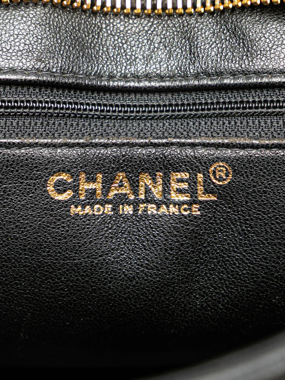 Pre-OwnedCHANEL Pre-Owned2002-2003 Caviar Medallion tote bag