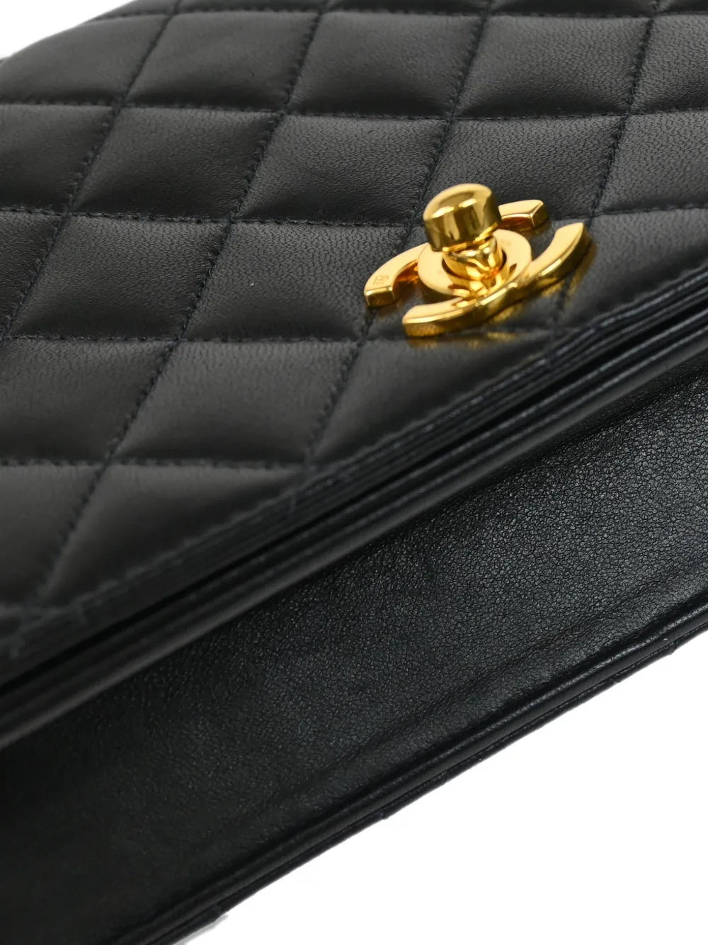 Pre-OwnedCHANEL Pre-Owned2002 small Full Flap quilted lambskin chain shoulder bag