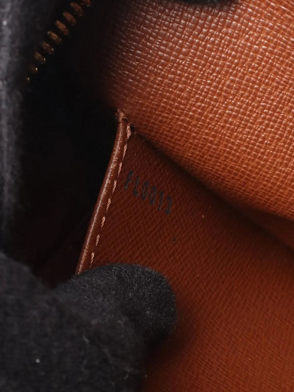 Pre-OwnedLouis Vuitton Pre-Owned2003 Cite MM monogram shoulder bag
