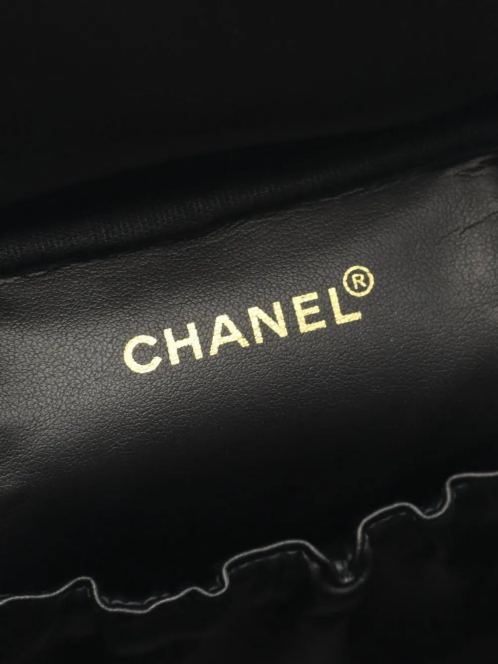Pre-OwnedCHANEL Pre-Owned2002 Vanity caviar-leather bucket bag