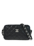 Pre-OwnedCHANEL Pre-Owned2006 quilted chain camera bag