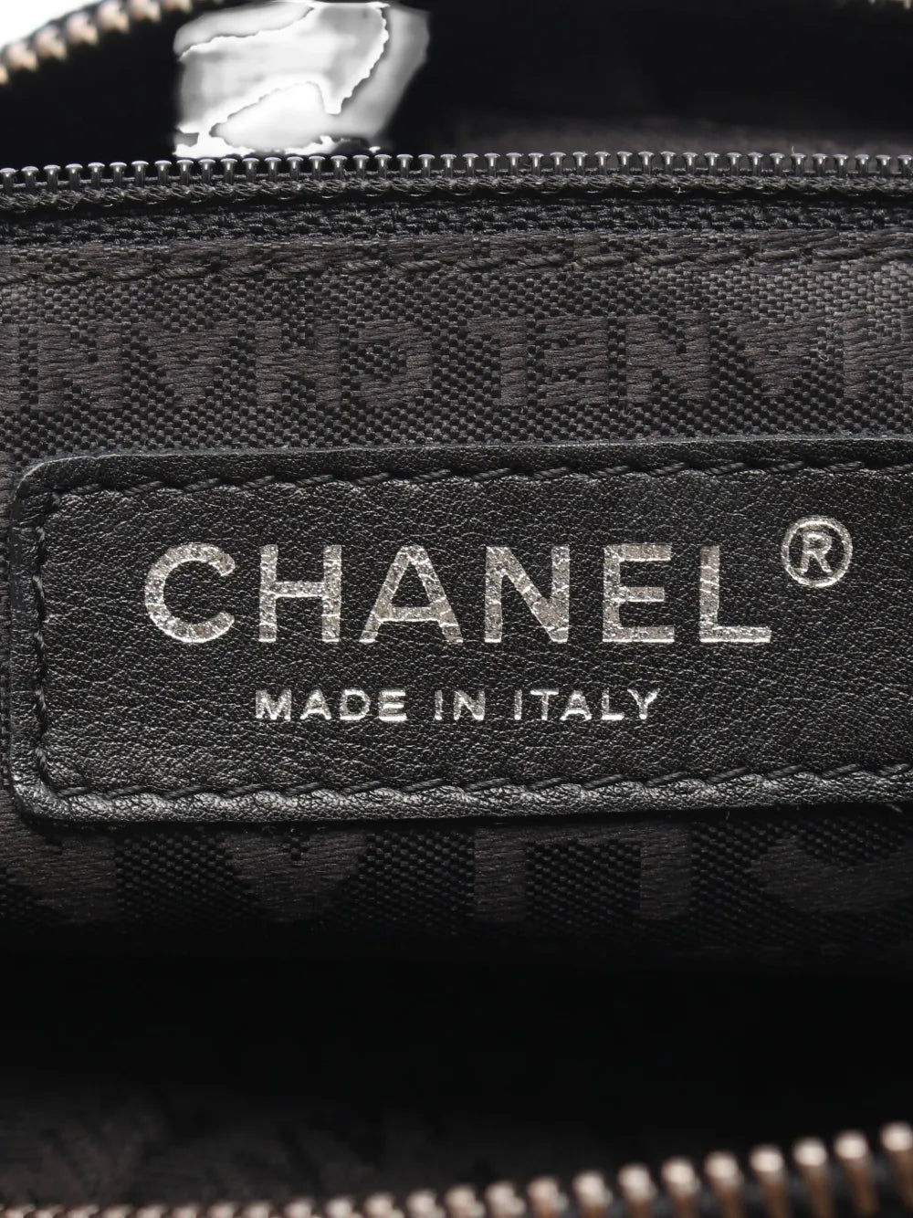 Pre-OwnedCHANEL Pre-Owned2005-2006 chain-print shoulder bag