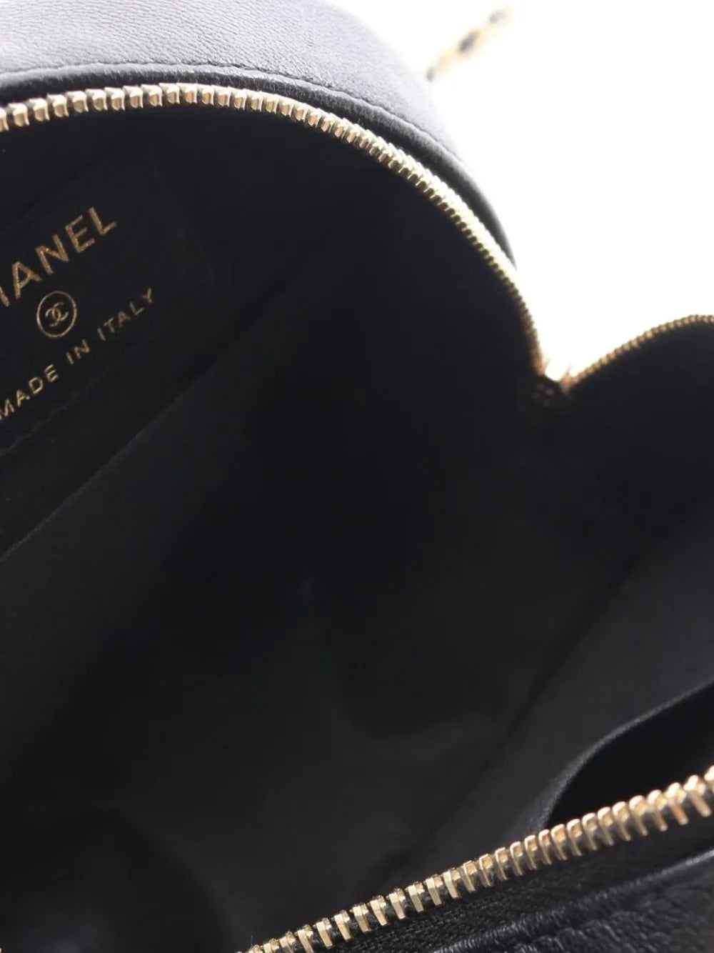 Pre-OwnedCHANEL Pre-Owned2019 matelasse round bag