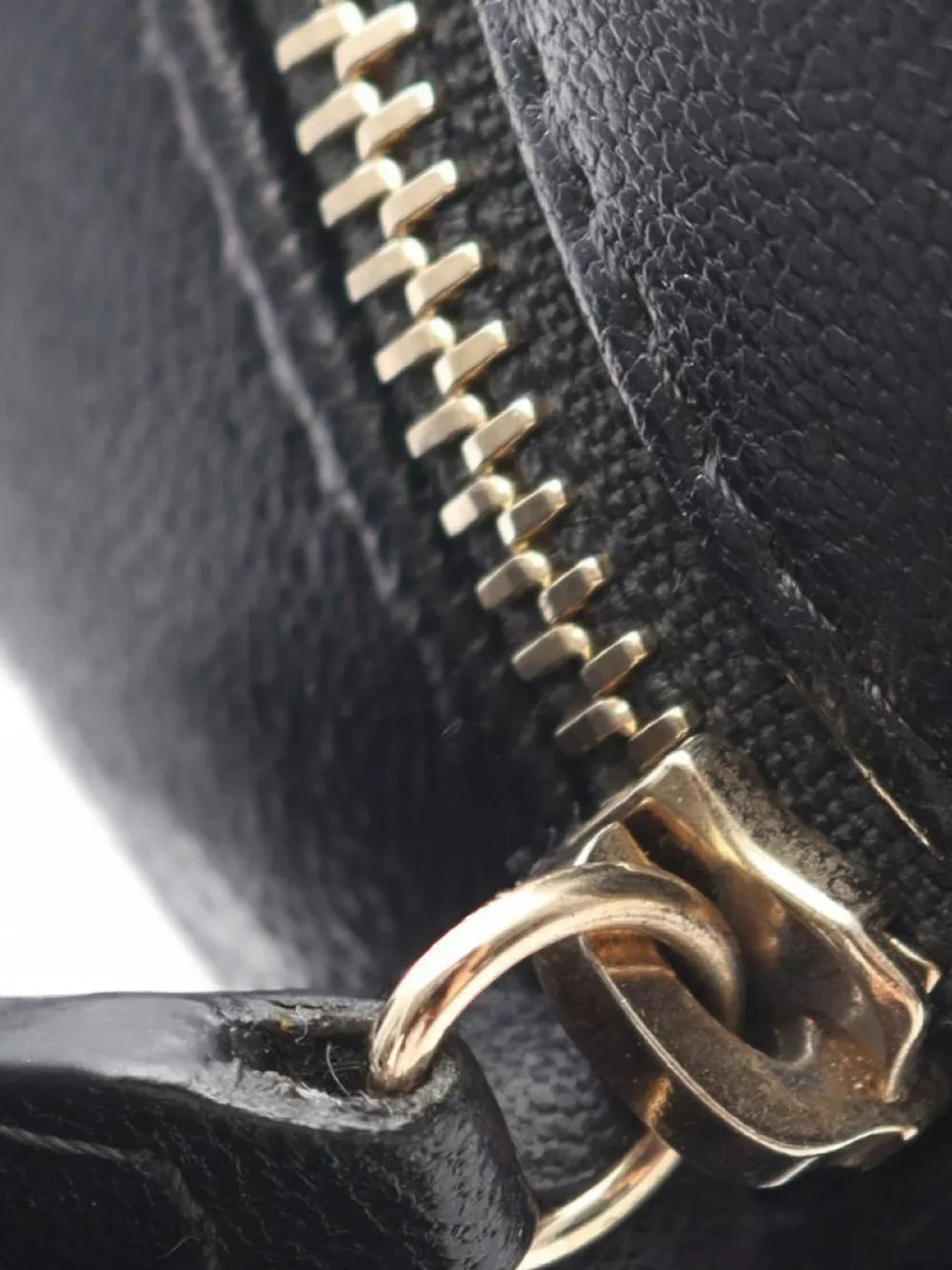 Pre-OwnedCHANEL Pre-Owned2019 matelasse round bag