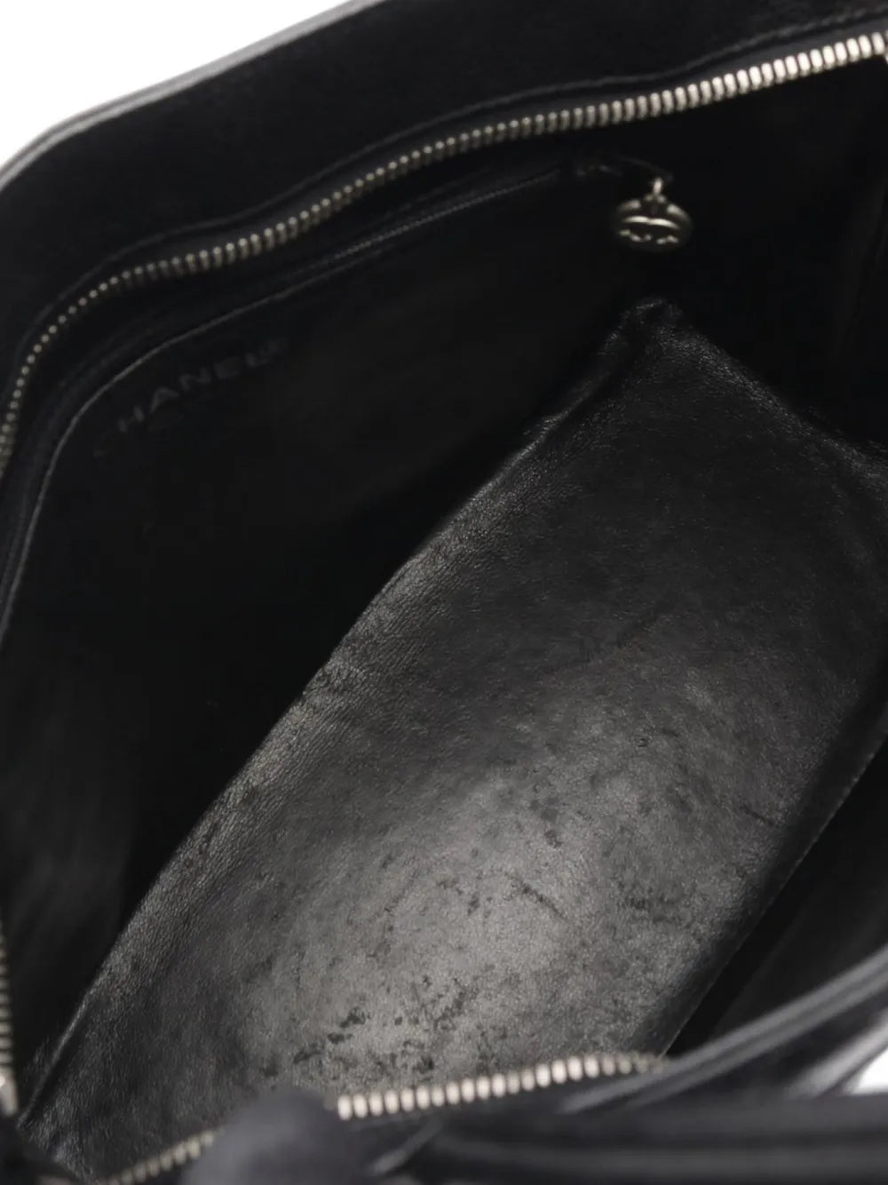 Pre-OwnedCHANEL Pre-Owned2000-2002 Medallion caviar-leather handbag