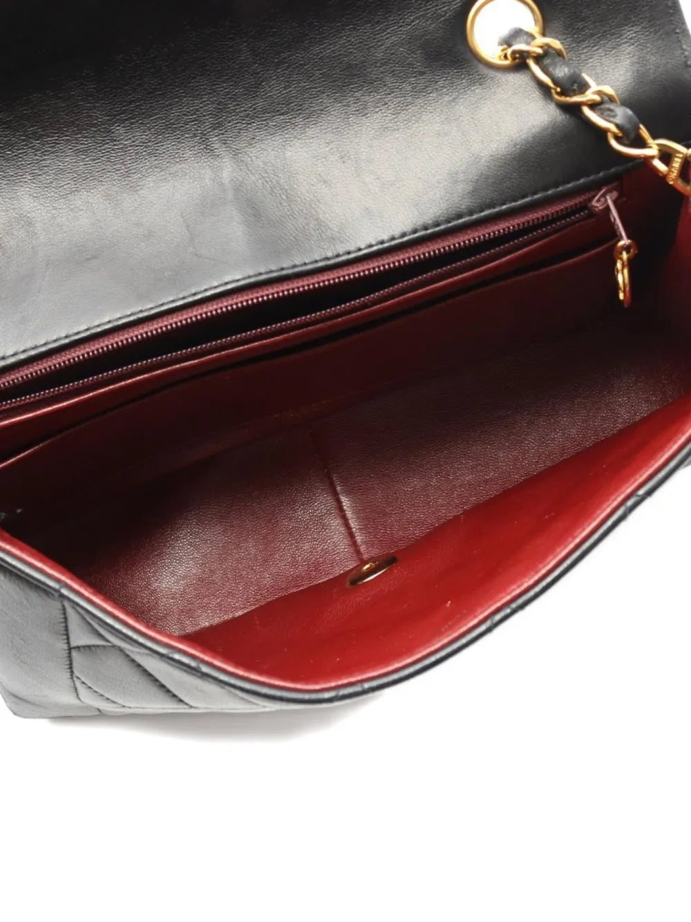 Pre-OwnedCHANEL Pre-Owned1991-1994 matelassDiana flap shoulder bag
