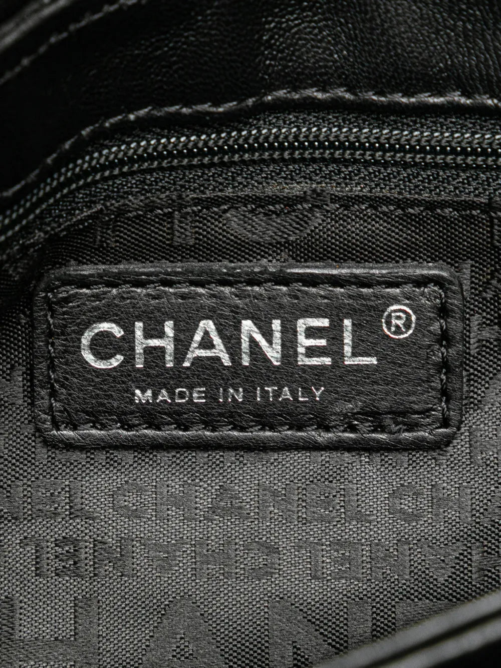 Pre-OwnedCHANEL Pre-Owned2005-2006 Choco Bar Calfskin No. 5 Camellia CC shoulder bag