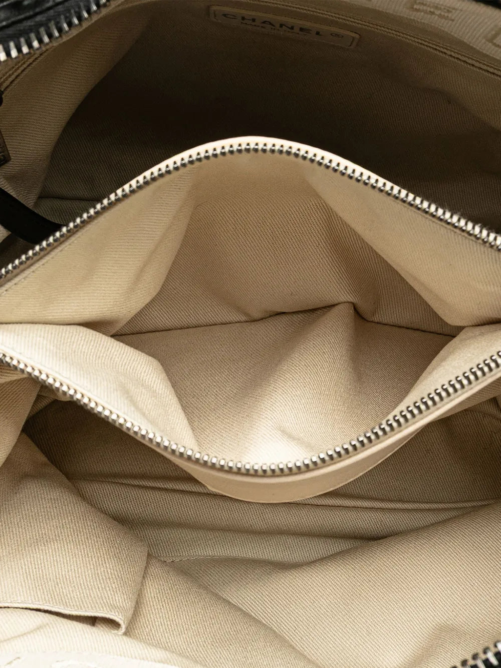 Pre-OwnedCHANEL Pre-Owned2014-2015 Medium Quilted Calfskin Boy Chained Tote satchel