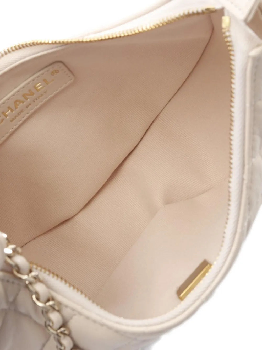 Pre-OwnedCHANEL Pre-Owned2021 small diamond-quilted shoulder bag