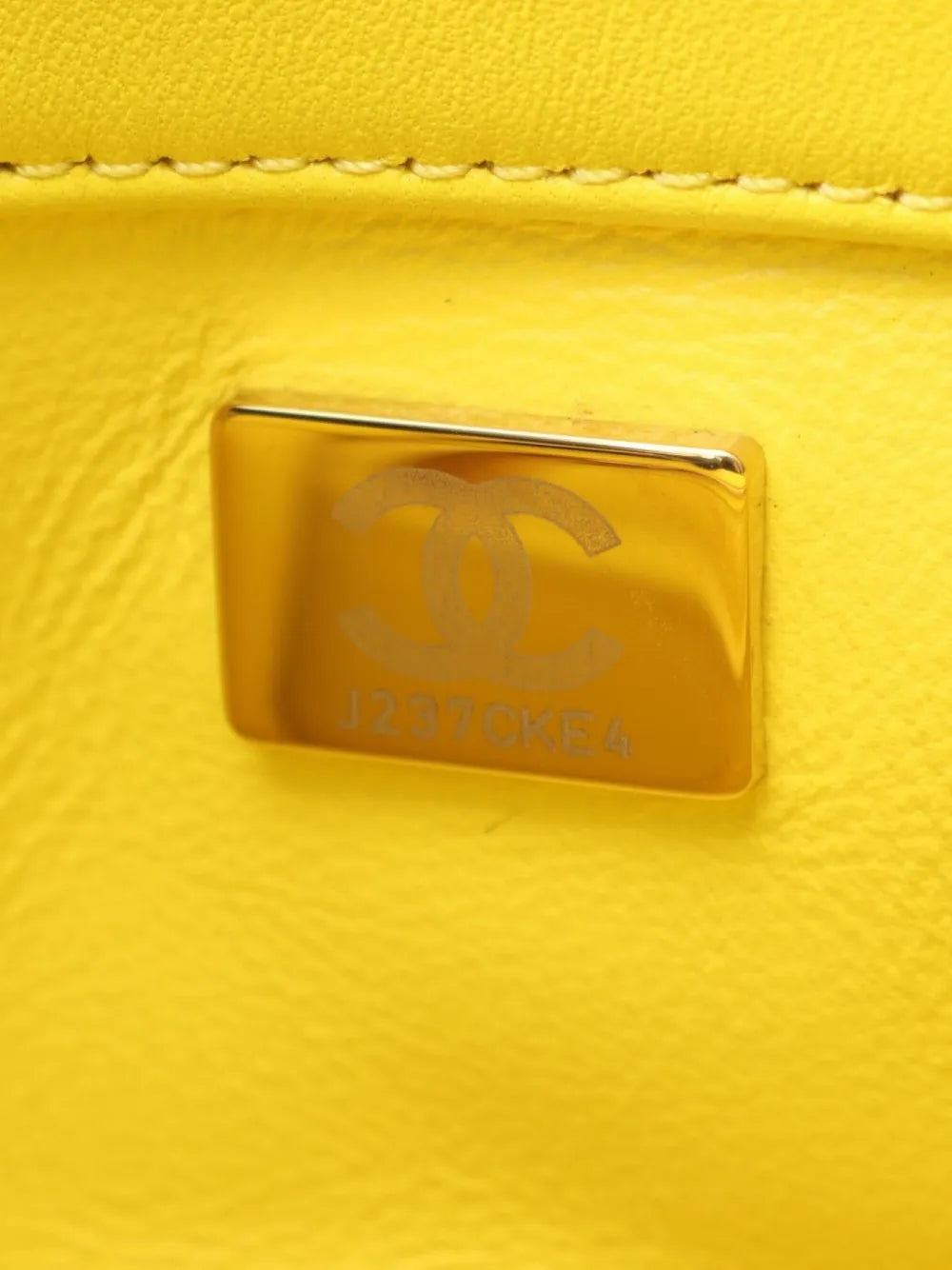 Pre-OwnedCHANEL Pre-Owned2021 mini Classic Flap shoulder bag