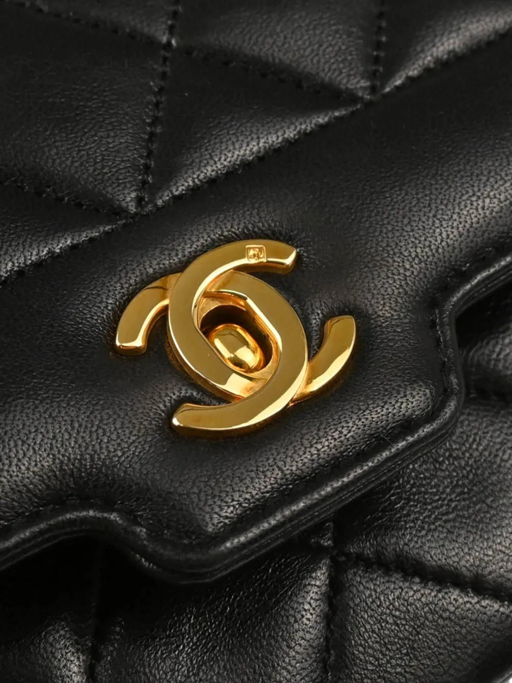 Pre-OwnedCHANEL Pre-Owned1990 quilted shoulder bag