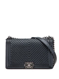Pre-OwnedCHANEL Pre-Owned2014-2015 Medium Chevron Wrinkled Lambskin Boy Flap crossbody bag