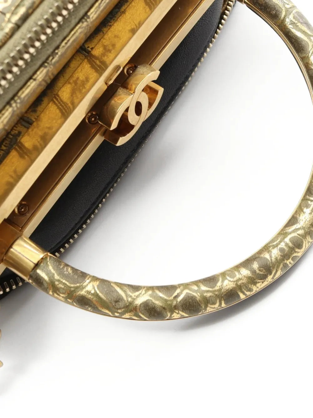 Pre-OwnedCHANEL Pre-Owned2019 croc-embossed leather shoulder bag