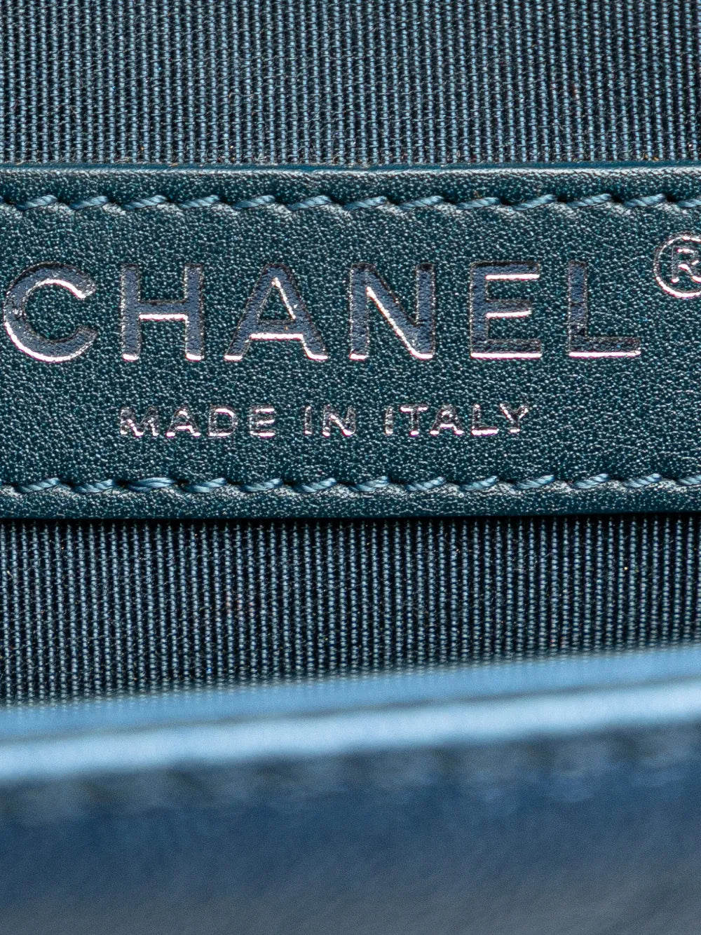 Pre-OwnedCHANEL Pre-Owned2014-2015 Small Quilted Perforated Metallic Lambskin Boy Flap crossbody bag