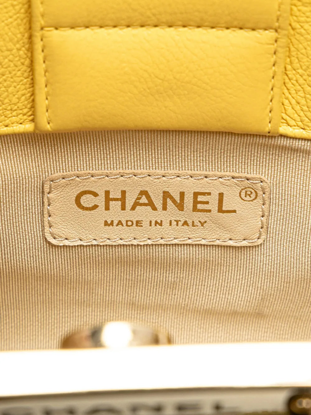 Pre-OwnedCHANEL Pre-Owned2016-2017 Mini Calfskin Label Click Shopping Tote satchel