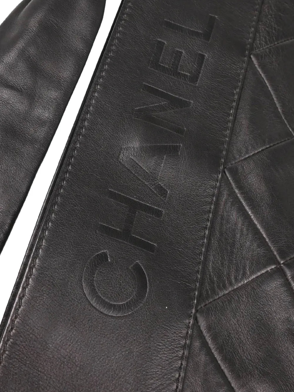 Pre-OwnedCHANEL Pre-Owned2007 quilted leather handbag