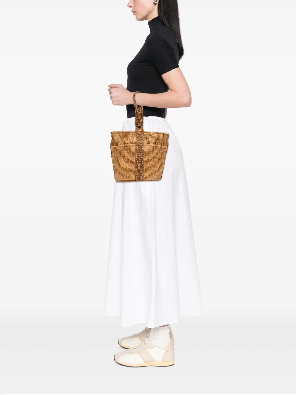 Pre-OwnedHerm??re-Owned1990-2010 Woven Straw Saxo MM bucket bag