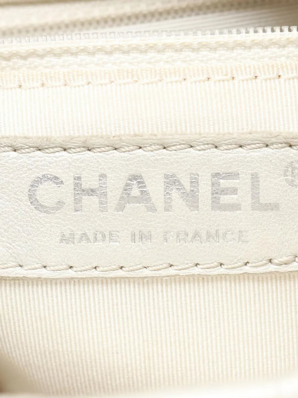 Pre-OwnedCHANEL Pre-Owned2005-2006 CC Quilted Caviar crossbody bag
