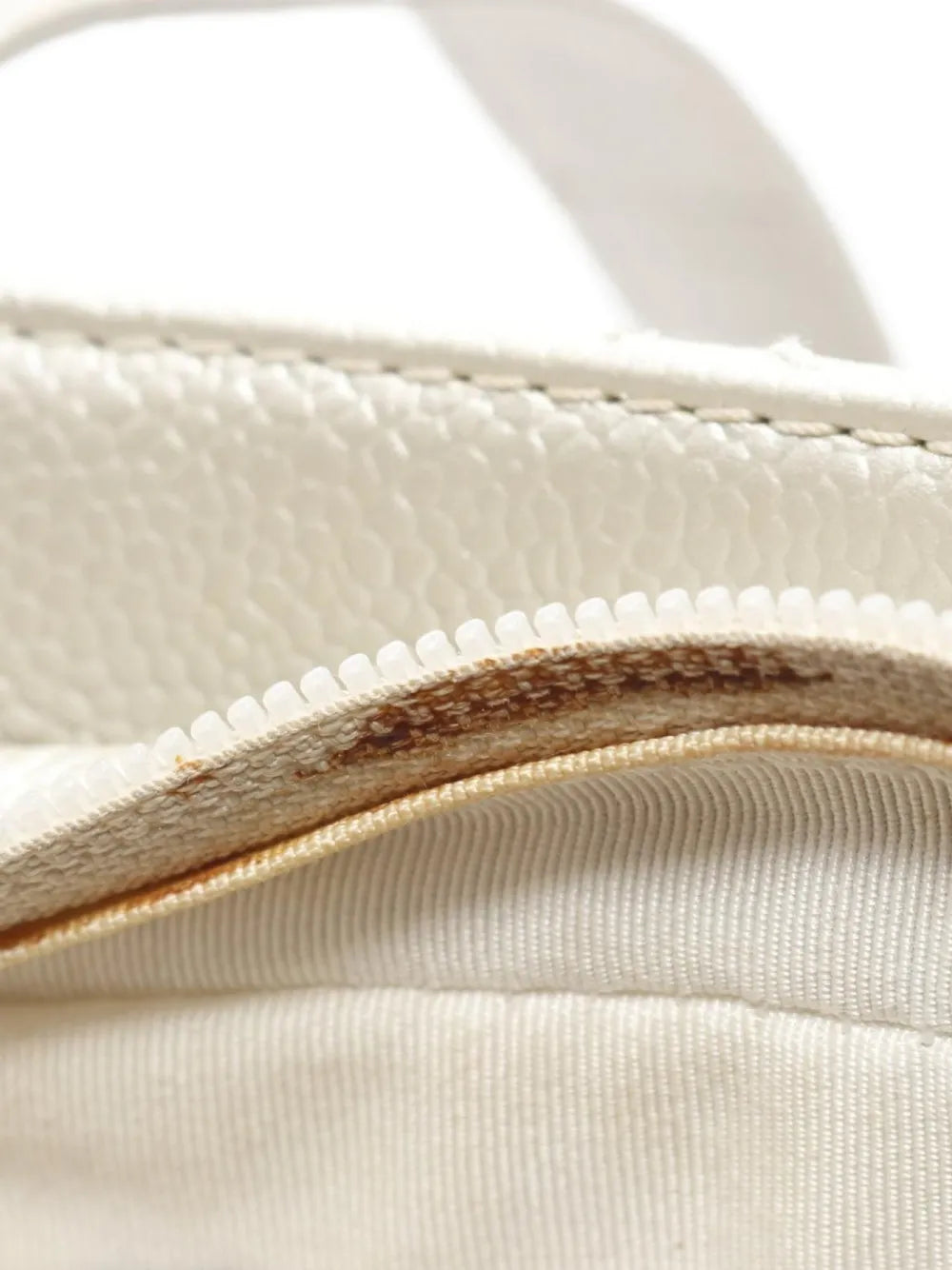 Pre-OwnedCHANEL Pre-Owned2005-2006 matelasse shoulder bag