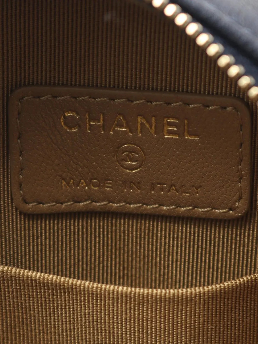 Pre-OwnedCHANEL Pre-Owned2019 mini Matelasse round shoulder bag