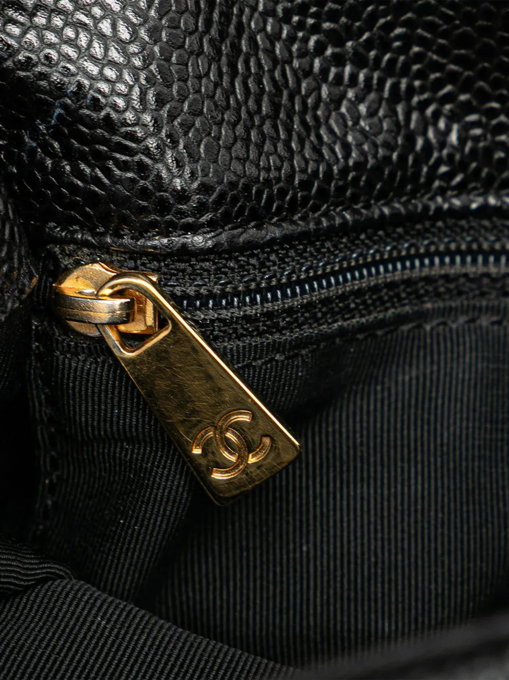 Pre-OwnedCHANEL Pre-Owned2000-2002 CC Caviar Wood Top Handle tote bag