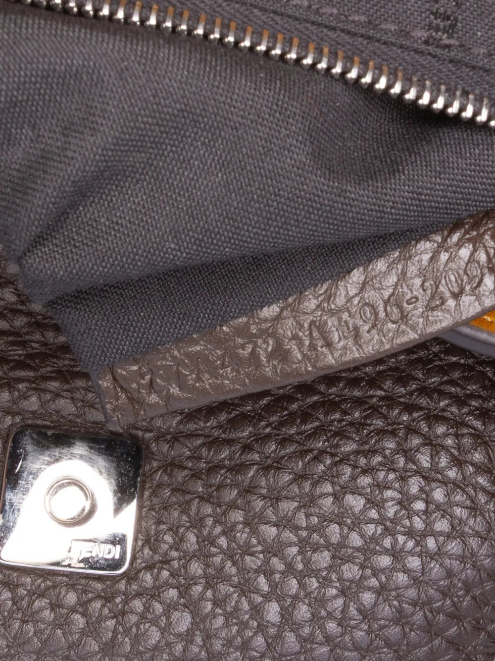 Pre-OwnedFendi Pre-Owned2000-2010 Leather Selleria Convertible Baguette satchel