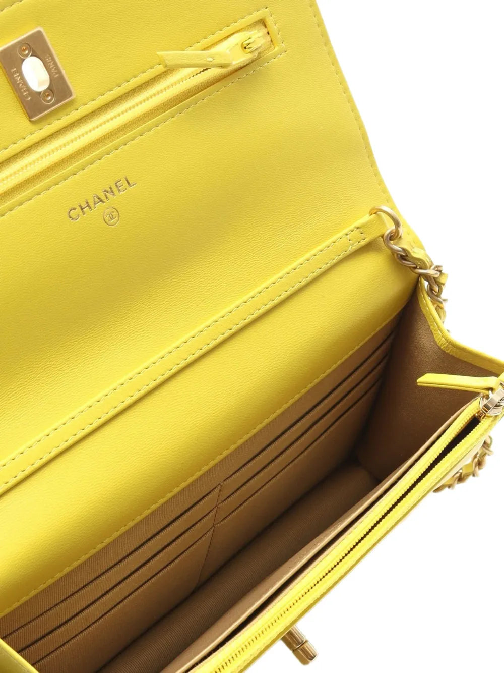 Pre-OwnedCHANEL Pre-Owned2021 matelasse chain wallet