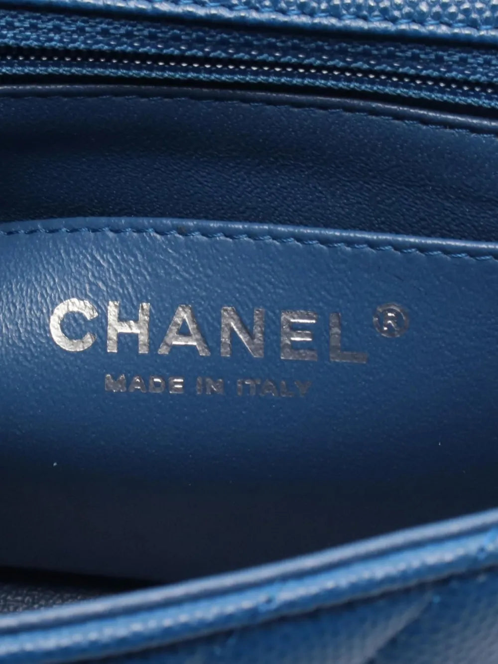 Pre-OwnedCHANEL Pre-Owned2017-2018 Chevron V-stitch chain shoulder bag