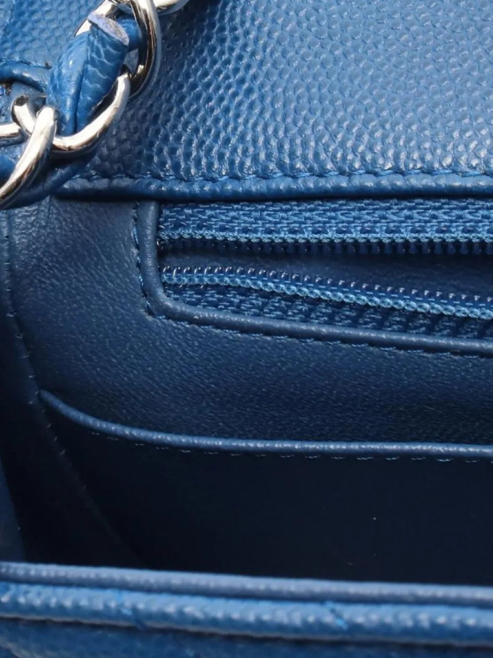 Pre-OwnedCHANEL Pre-Owned2017-2018 Chevron V-stitch chain shoulder bag