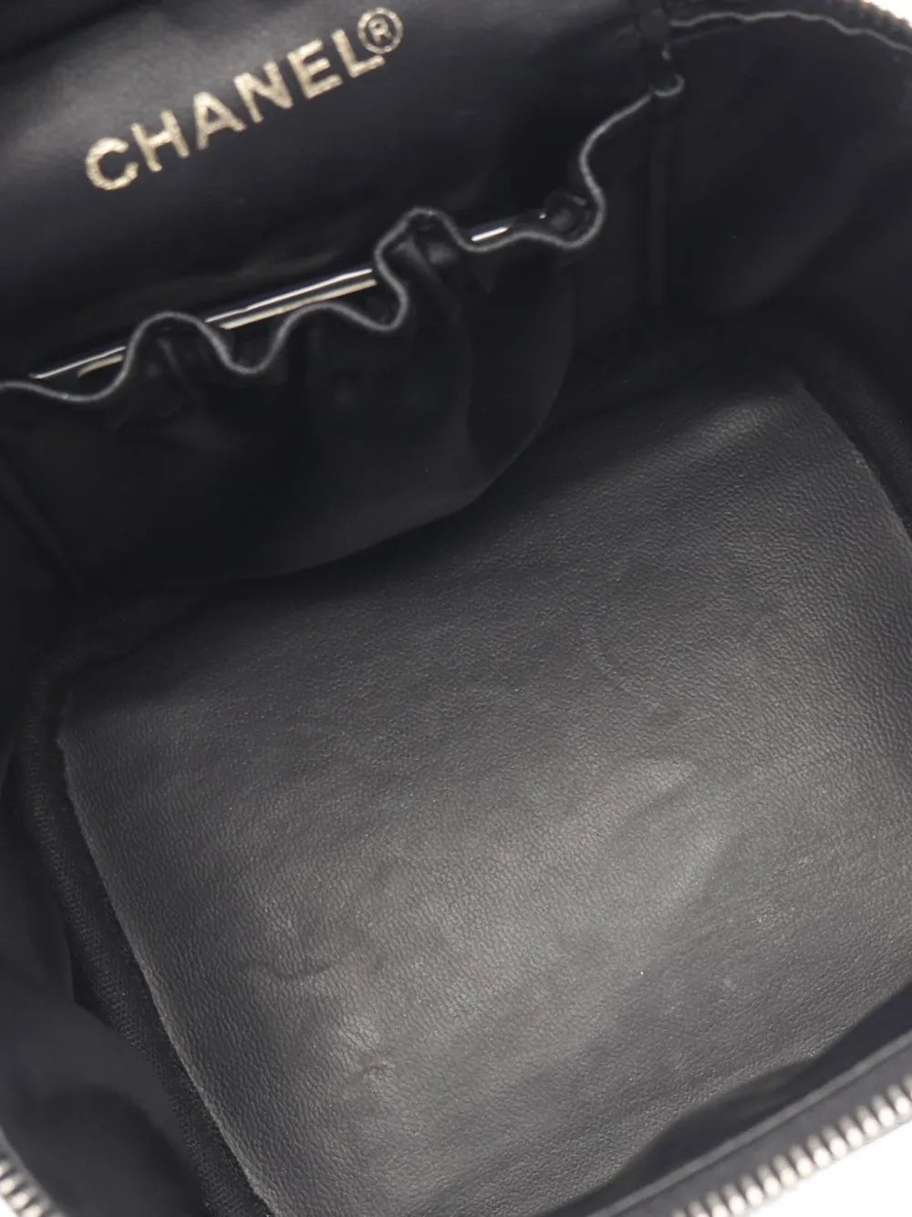 Pre-OwnedCHANEL Pre-Owned2002-2003 CC Caviar Case vanity bag