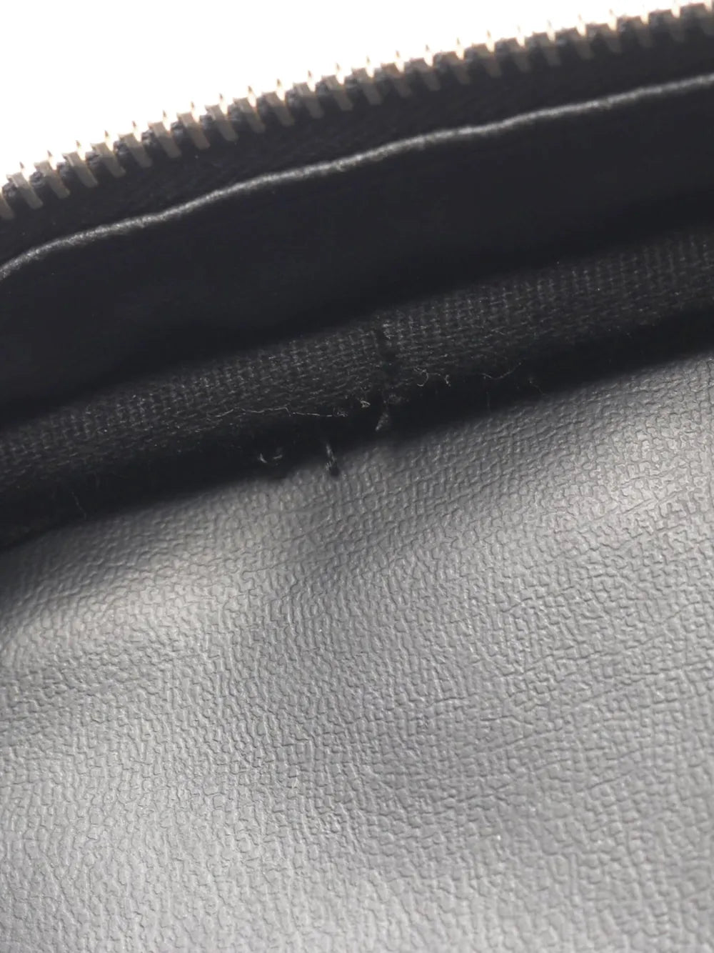 Pre-OwnedCHANEL Pre-Owned2002-2003 CC Caviar Case vanity bag