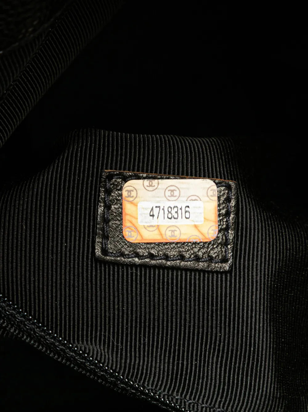 Pre-OwnedCHANEL Pre-Owned1996-1997 Caviar Logo shoulder bag