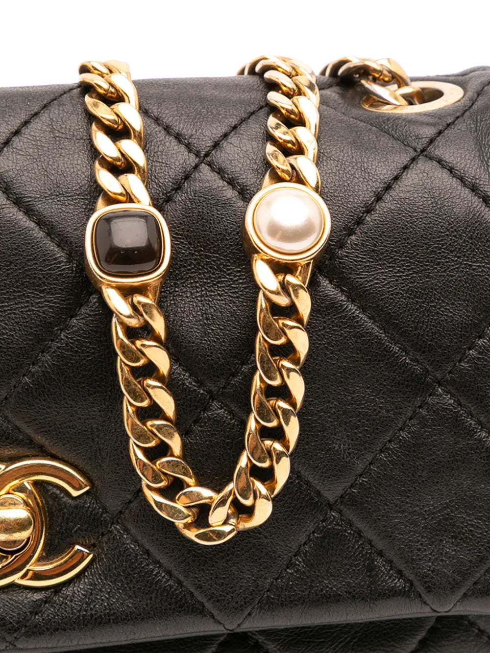 Pre-OwnedCHANEL Pre-Owned2021-2025 Small Quilted Lambskin Resin Pearl Chain Flap crossbody bag