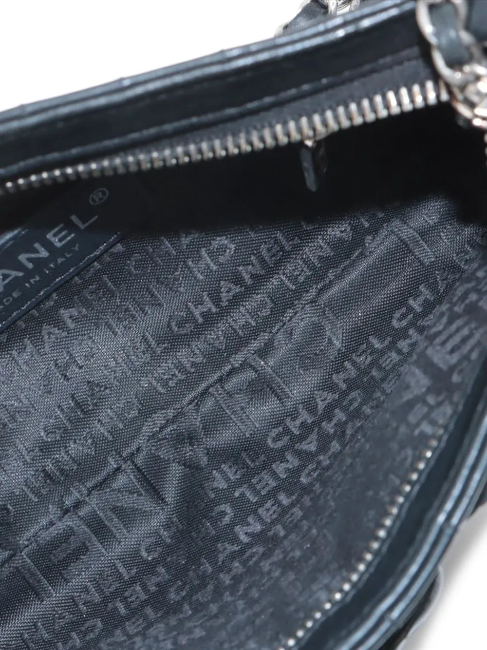 Pre-OwnedCHANEL Pre-Owned2005-2006s Camellia No.5 quilted-leather shoulder bag